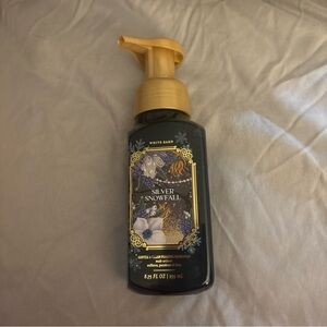 Bath & Body Works SILVER SNOWFALL Gentle Foaming Hand Soap 8.75 oz